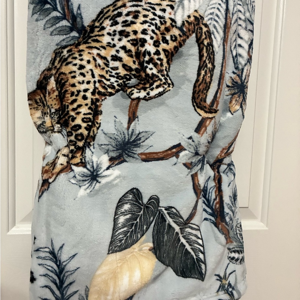 Blue in the wild throw blanket